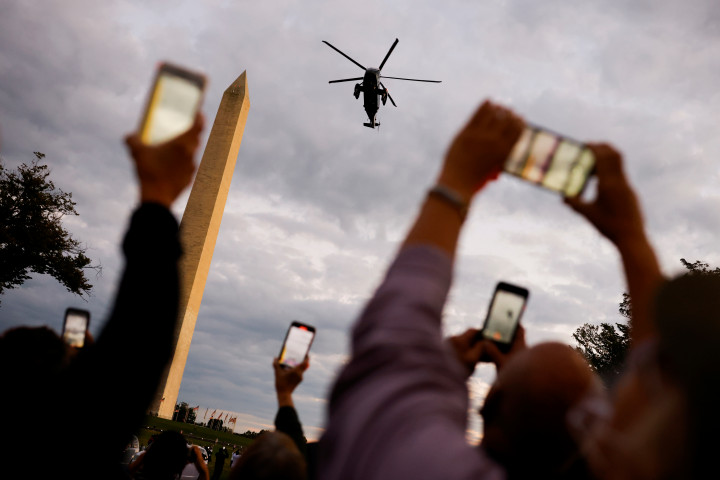 Donald Trump helikoptere érkezik a Fehér Házba a kezelése után 2020 október 5-én.Fotó: Carlos Barria / Reuters
