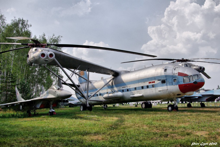 Egy Mil V-12 és egy Mig-29 egymás egy orosz repülőmúzeumbanFotó: Peer_gynt / Flickr