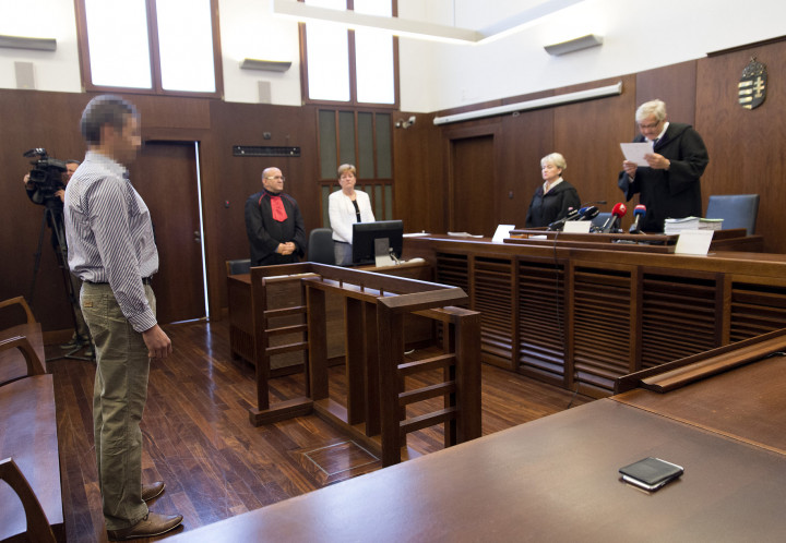 2019. október 29-én a győri bíróságon Kovács Tamás bíró ismertetni az ítéletet a felesége megölésével és feldarabolásával vádolt darnózseli hentes, N. János büntetőperének tárgyalásán. Az ügyben másodfokon eljáró Győri Ítélőtábla hét év börtönbüntetésre ítélte a testi sértés bűntettében bűnösnek talált férfit.Fotó: Krizsán Csaba / MTI
