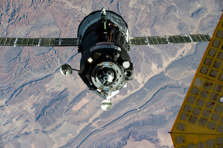 A Szojuz MS-17 űrhajó a 64-es expedíció legénységének tagjaival közeledik a Nemzetközi Űrállomáshoz 2020. október 14-énFotó: NASA