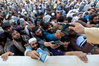 Dulakodás tört ki az afgán vízumkérők között, legalább 15 ember meghalt