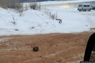 Emberi csontok bukkantak elő egy jeges, homokos szibériai úton