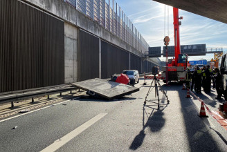 Meghalt egy autós, miután rázuhant a zajvédő fal egy darabja Németországban