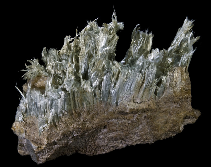 A Pireneusokban talált egyik azbeszttípus, a tremolit darabjaFotó: Wikimedia Commons