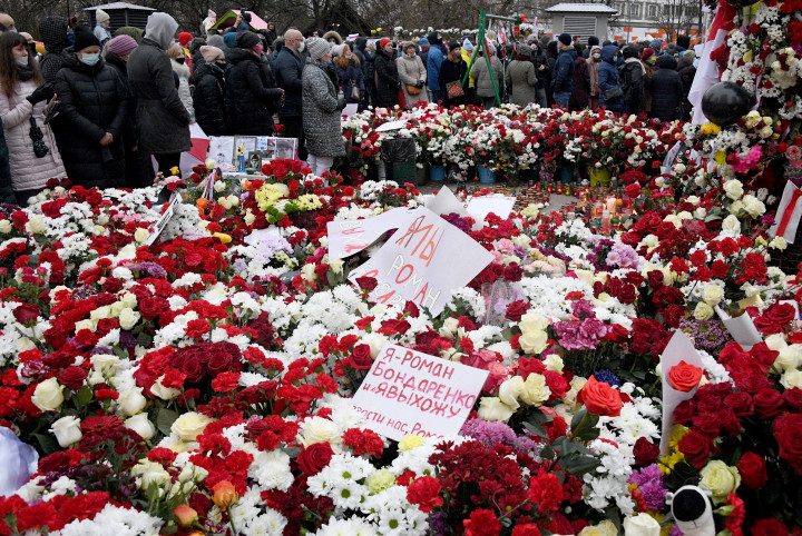 Roman Bondarenkóra emlékeznek 2020. november 15-én, Minszkben – Fotó: Viktor Tolochko / Sputnik / Sputnik via AFP