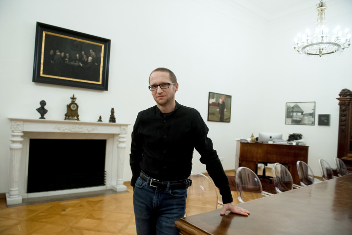 Demeter Szilárd, a Petőfi Irodalmi Múzeum (PIM) főigazgatója, miniszteri biztos 2020. január 21-én dolgozószobájában – Fotó: Koszticsák Szilárd / MTI
