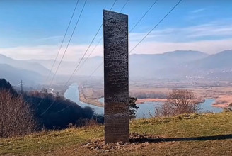 Romániában is találtak egy titokzatos fémoszlopot