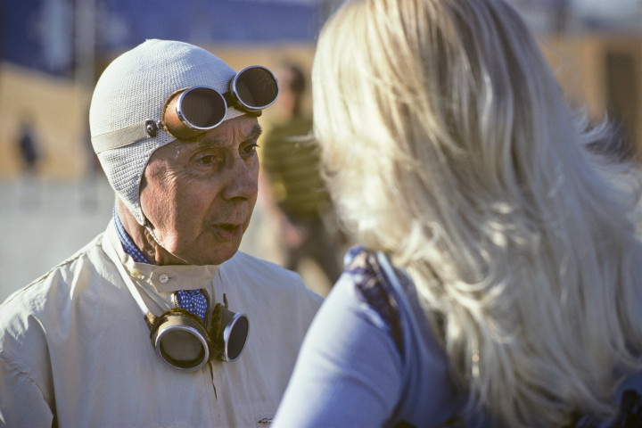 A 71 éves Rene Dreyfus egy kaliforniai oldtimer versenyen, 1976-ban – Fotó Alvis Upitis / Getty Images