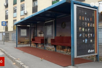Pécsen karácsonyivá alakítottak át egy buszmegállót