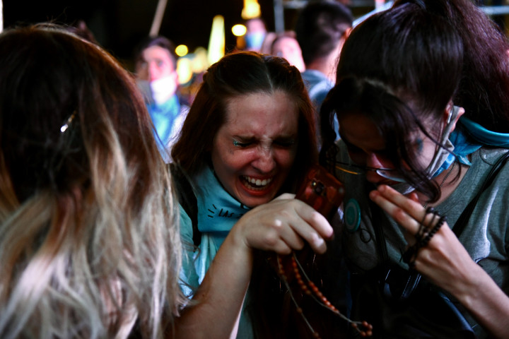 A döntés ellen tiltakozók szomorúan fogadták az eredményt – Fotó: Martin Villar / Reuters