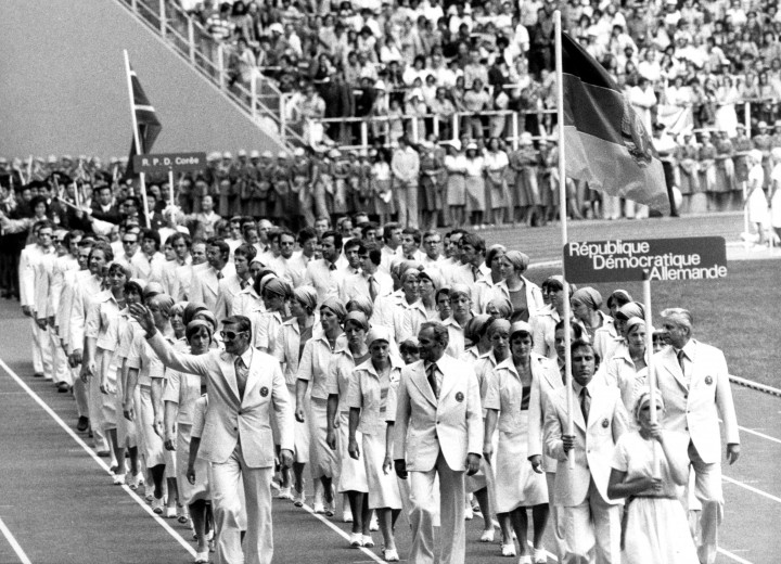 A német olimpiai csapat a megnyitóünnepségen Montrealban az élen Manfred Ewalddal 1976-ban – Fotó: Heinrich Sanden / Picture Alliance / Getty Images