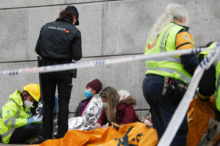 Sérülteket látnak el Madrid belvárosában a robbanás után.Fotó: Susana Vera / Reuters