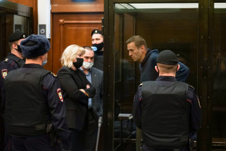 Három és fél év börtönt kapott Navalnij