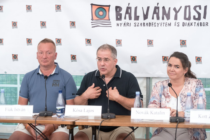 Fiák István, Kósa Lajos és Novák Katalin 2018-ban Tusványoson. Fotó: Veres Nándor / MTI