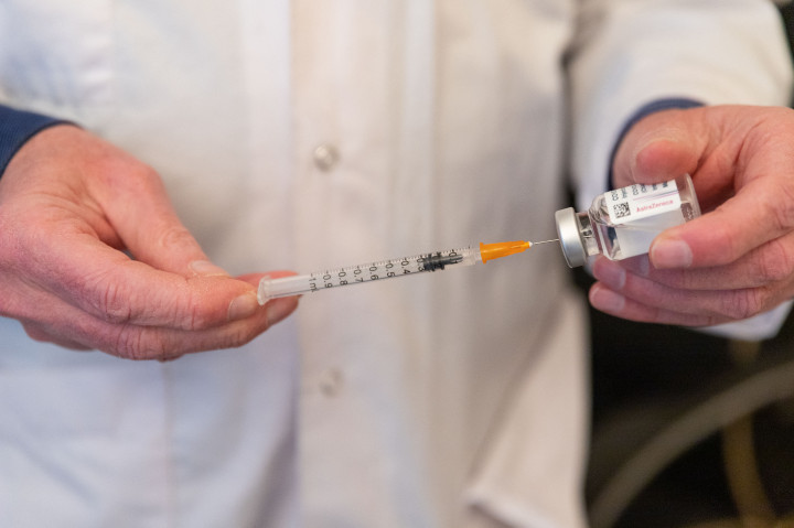 AstraZeneca-vakcinával oltanak március 12-én a franciaországi Párizsban.Forrás: Georges Gonon-Guillermas / Hans Lucas via AFP 