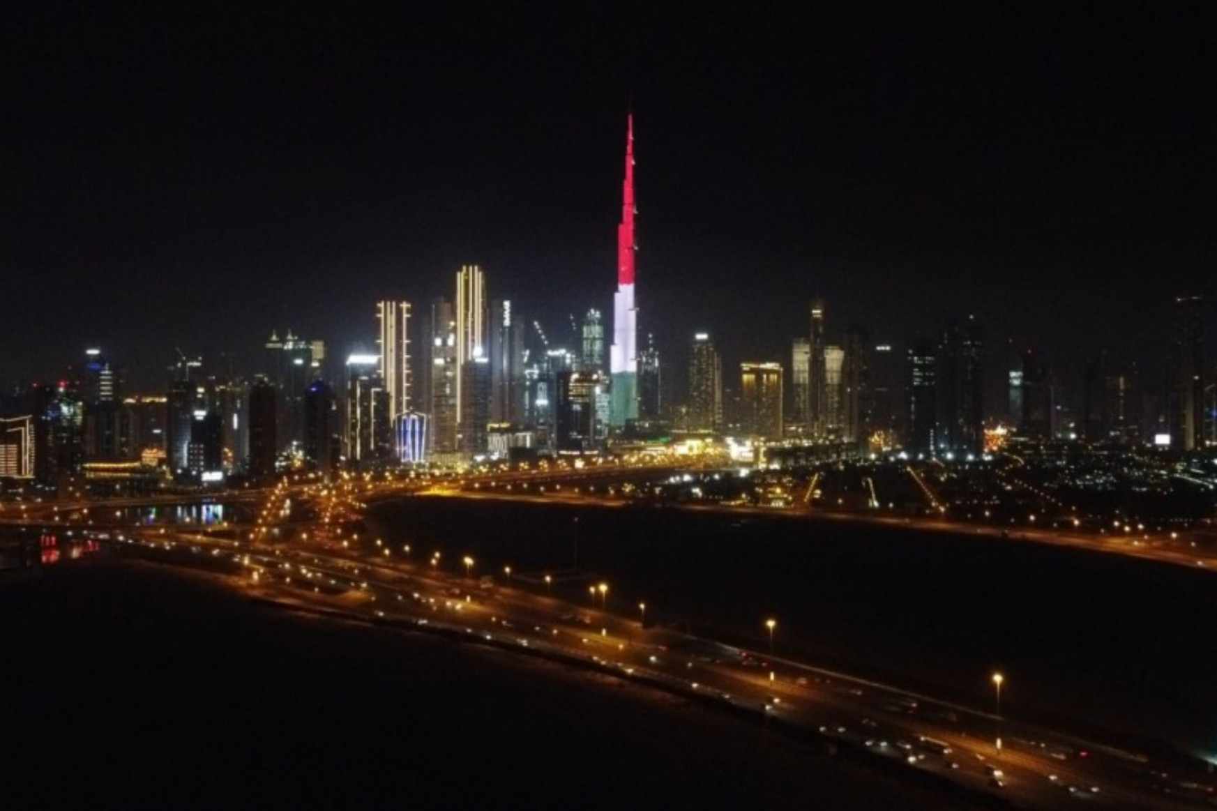 A külügy elárulta, hogyan sikerült elérni a dubaji Burdzs Kalifa március 15-i nemzeti színű kivilágítását