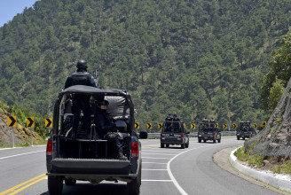 Rajtaütöttek egy konvojon Mexikóban, 13 rendőrt meggyilkoltak