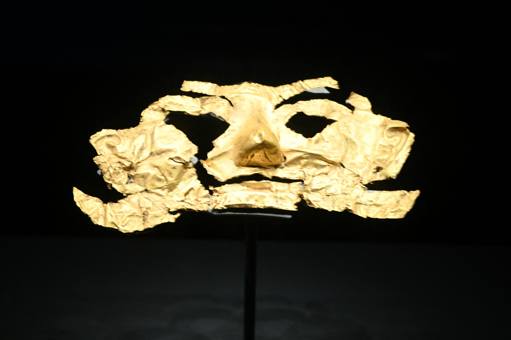 Háromezer éves arany álarcot találtak régészek Kínában
