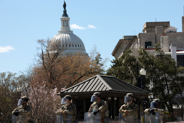 Nemzeti gárdisták a Capitolium környékén, nem messze a támadás helyszínétől – Fotó: Win McNamee / Getty Images / AFP