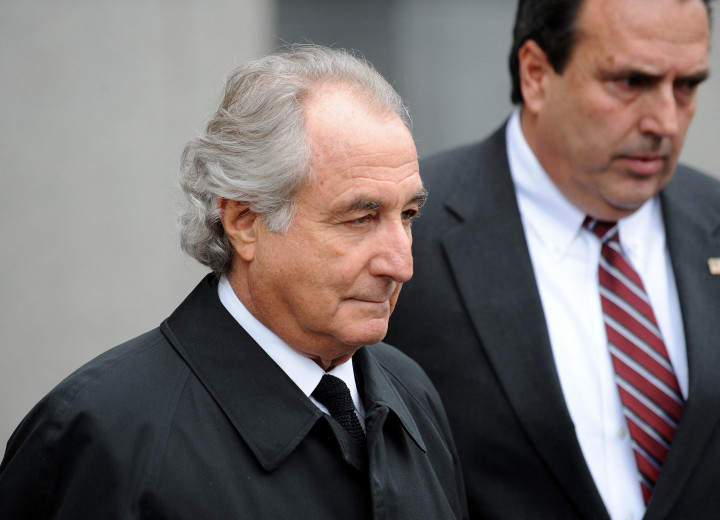 Bernard Madoff 2009-ben egy bírósági tárgyalás után. Forrás: Stan Honda / AFP