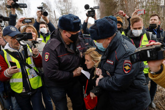 Aktivistáknál és újságíróknál tartott házkutatást az orosz rendőrség a Navalnijt támogató tüntetés napján