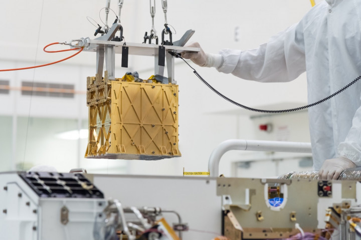 A MOXIE eszköz a NASA kaliforniai központjában, még a beszerelés előtt – Fotó: NASA / JPL-Caltech