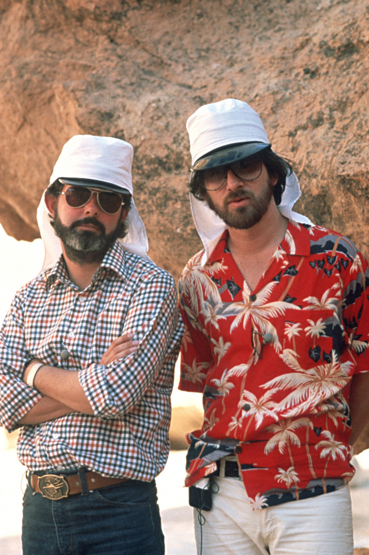 George Lucas és Steven Spielberg 1981-ben, Az elveszett frigyláda fosztogatói forgatásán – Fotó: 7e Art / Paramount Pictures / Photo12 via AFP