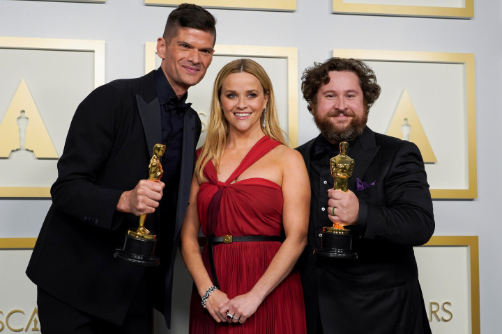 Will McCormack, Reese Witherspoon és Michael Govier – Fotó: Chris Pizzello/Pool via REUTERS