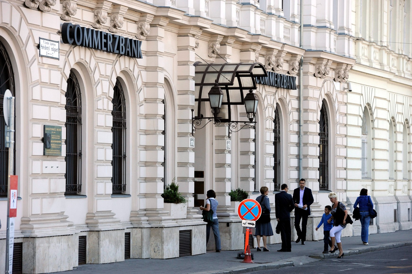 Eladó Magyarországon a Commerzbank: indulhat a tülekedés