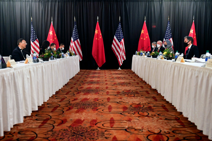 Az amerikai–kínai tárgyalások kezdete Anchorage-ban 2021. március 18-án – Fotó: Frederic J. Brown / POOL / AFP