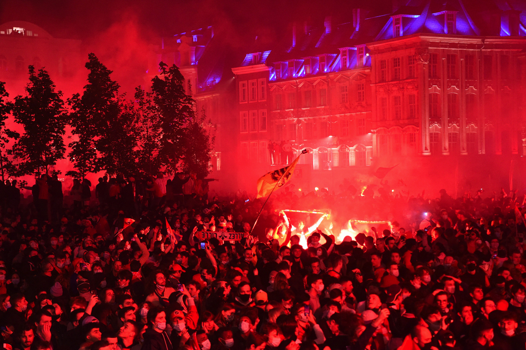 Alaposan megünnepelték a szurkolók a PSG kiütését Lille-ben