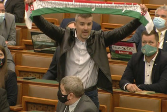Elvtársnak és tolvajnak nevezte Orbánt a parlamentben Jakab Péter