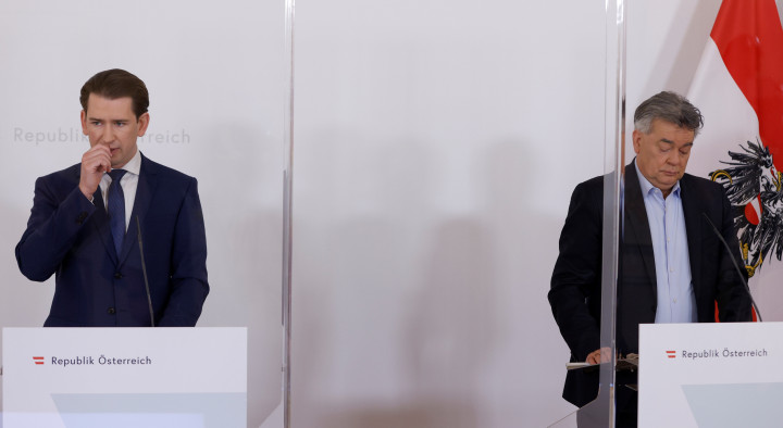 Sebastian Kurz kancellár és a zöld alkancellár, Werner Kogler sajtótájékoztatót tartanak 2021. május 28-án – Fotó: Leonhard Foeger / Reuters