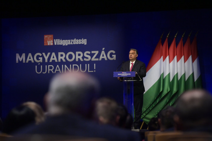 Orbán Viktor beszédet mond – Fotó: Koszticsák Szilárd / MTI