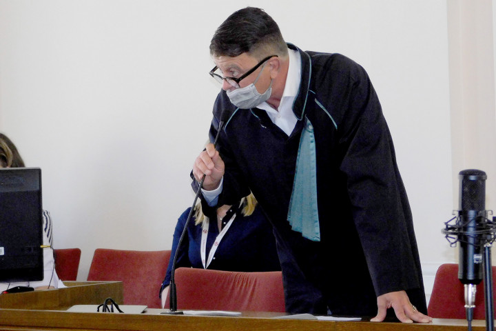 Dr. Bagó Ottó védő több indítványt is tett az előkészítő ülésen, például az abdai telkek őrzésének kérdéséről – Fotó: Laczó Balázs/ Telex