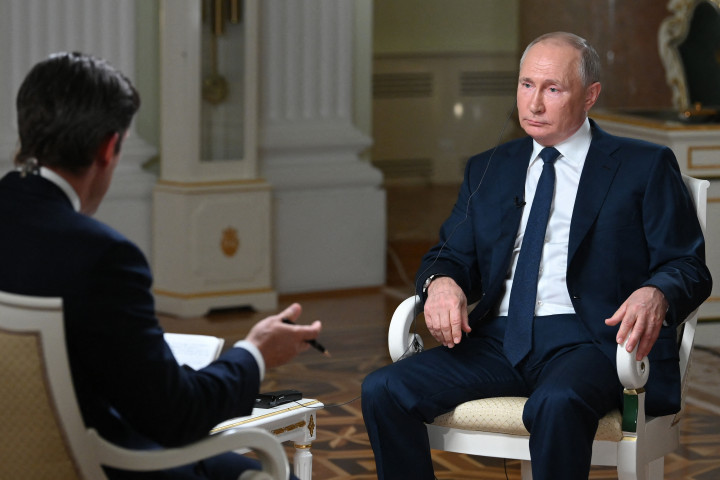 Putyin az NBC újságírójával – Forrás: Maksim Blinov / Sputnik / Sputnik via AFP
