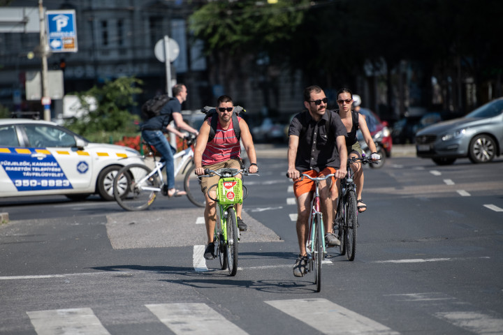 Kerékpárosok a budapesti nagykörúton 2020 szeptemberében – Fotó: Bődey János / Telex
