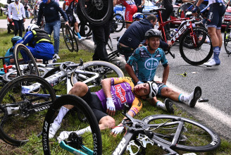 A Tour de France szervezői beperlik a tömegbukást okozó nézőt