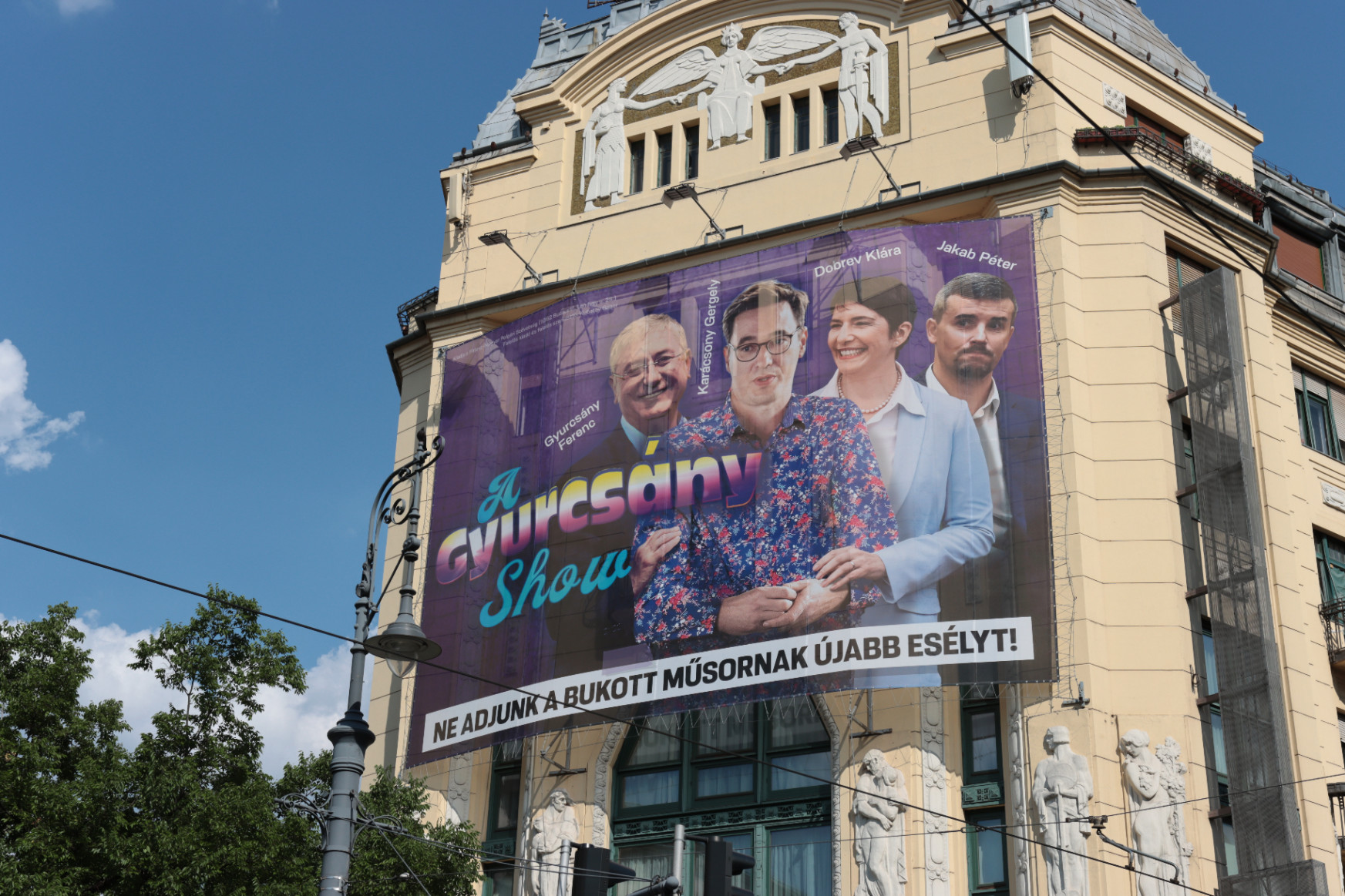 A műemlék épület sem akadály, ha a Fidesz gyurcsányozós hirdetéséről van szó