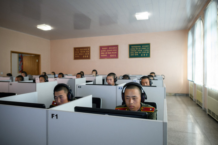 Számítástechnikai oktatás egy phenjani katonai iskolában 2018-ban – Fotó: Ed Jones / AFP