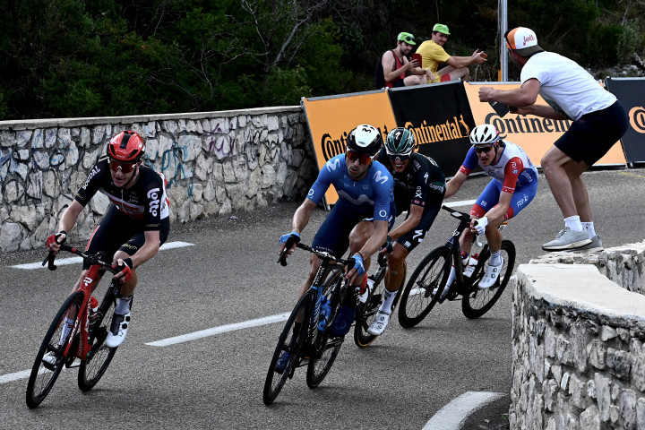 Harry Sweeney, Imanol Erviti, Nils Politt és Stefan Küng a Tour de France 12. szakaszán – Fotó: Philippe Lopez / AFP