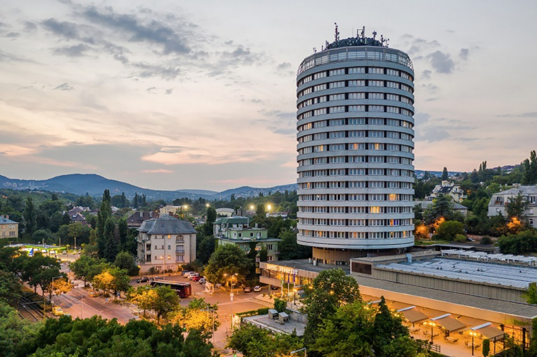 Munkásszálló és kollégium költözik a Hotel Budapest ikonikus épületébe