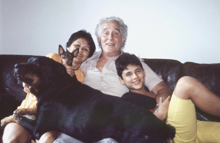 Briggs 1987-ben a feleségével, fiával és kutyájukkal – Fotó: Ronald Siemoneit / Sygma / Getty Images