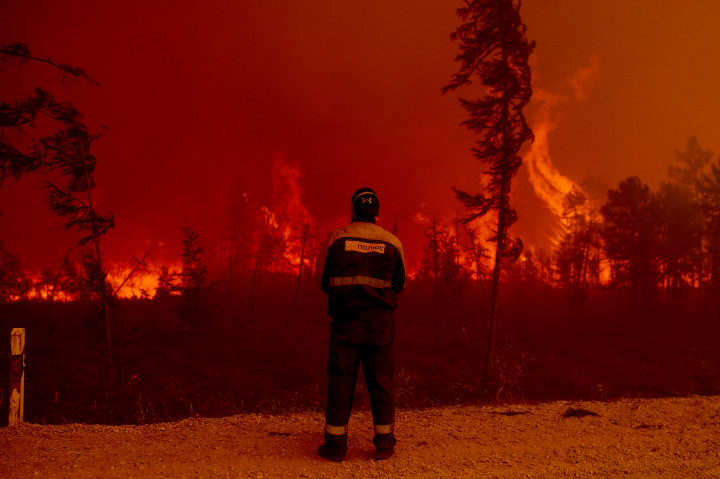 Erdőtűz Jakutföldön 2021. augusztus 8-án – Fotó: Ivan Nikiforov / Anadolu Agency via AFP