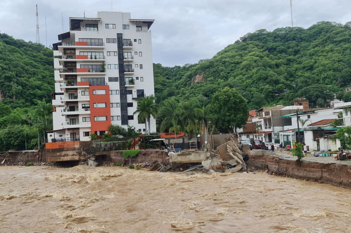 A lezúduló víz okozta károk Puerto Vallarta városában – Fotó: Fotó: Alfonso Lepe / Reuters