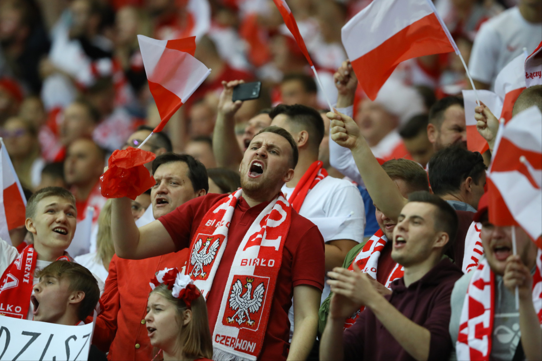 Budapest után Varsóban is kifütyülték a meccs előtt térdelő angol válogatottat