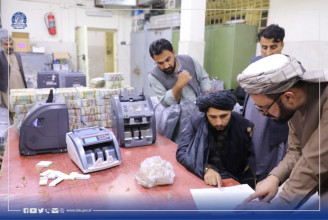Lefoglalt készpénzzel és aranyrudakkal töltötték fel az afgán jegybankot a tálibok