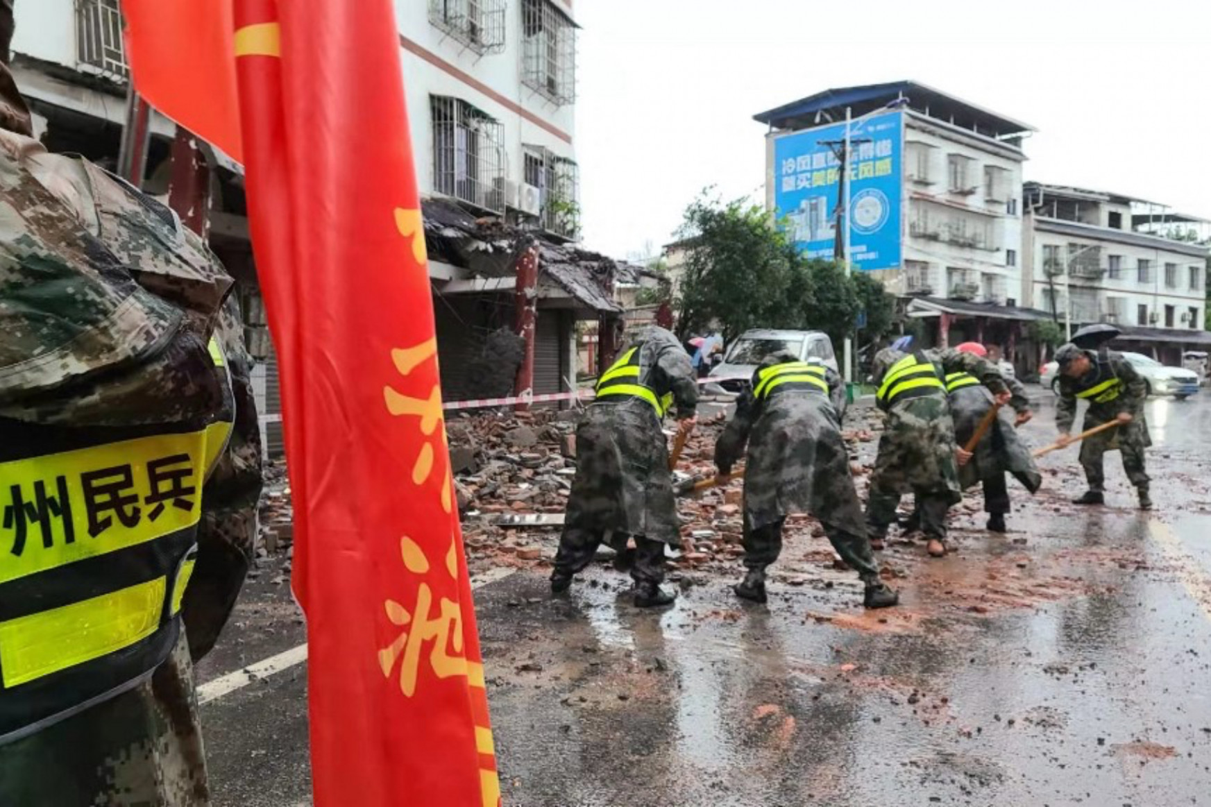 Hétezer embert kellett evakuálni Szecsuanban egy földrengés miatt