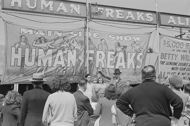Freak-show Vermontban a 40-es években – Fotó: Jack Delano / Library of Congress
