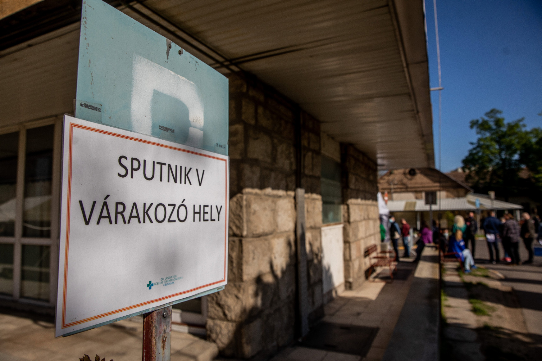 Miért késik a Szputnyik uniós engedélyezése, mi lesz a magyar szputnyikosokkal?